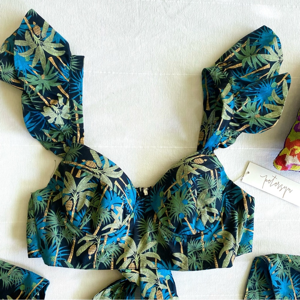 NWT Petersyn X Revolve Joplin Paradise floral flutter sleeve crop top - Picture 6 of 12